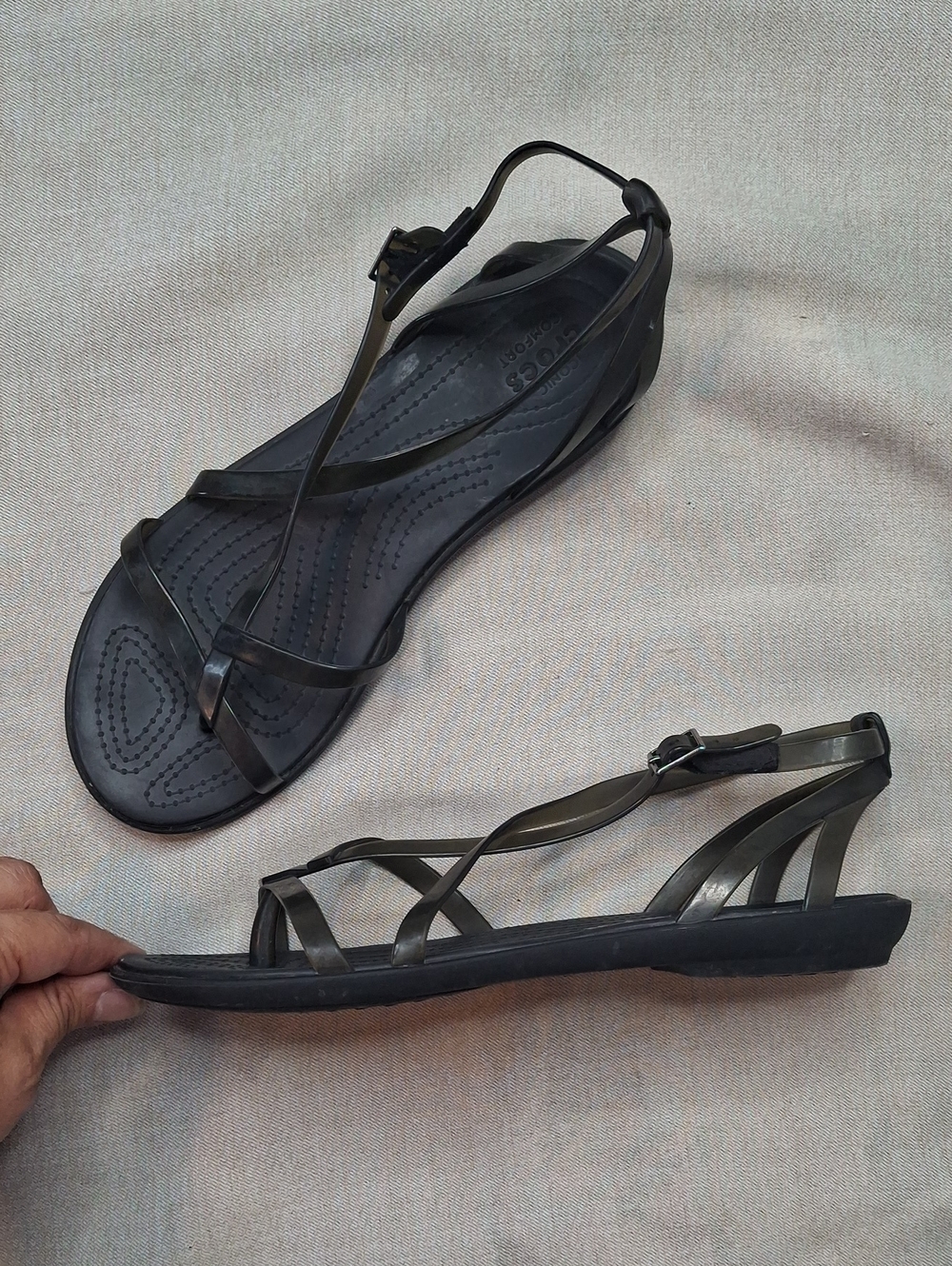 CROCS Black Strappy T-strap Sandals